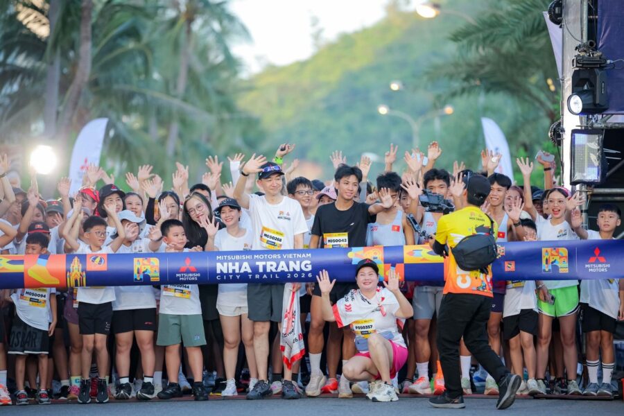 Vận động viên hào hứng tại khu vực xuất phát giải Mitsubishi Nha Trang City Trail 2026